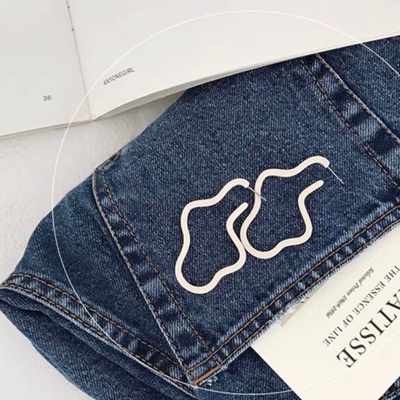 LAST Cream Irregular Shaped Hoop Earrings - Picture 3 of 8